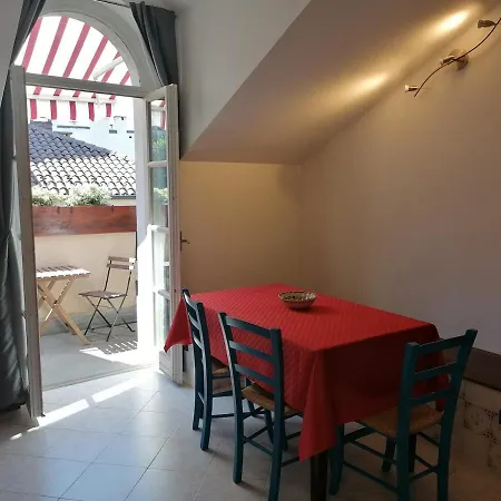 Sui Tetti Di - Centro - Piazza Castello Apartamento